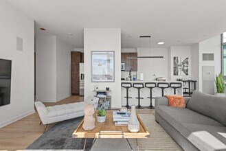 365 N Halsted St in Chicago, IL - Building Photo - Building Photo