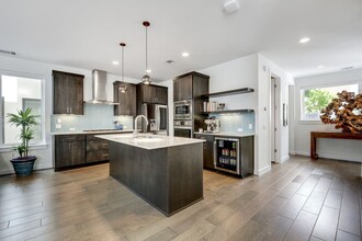 2301 Bluebonnet Ln in Austin, TX - Building Photo - Building Photo