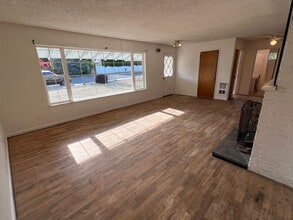 3211 Burch Mountain Rd in Wenatchee, WA - Building Photo - Building Photo