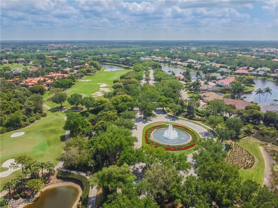 2135 Arielle Dr in Naples, FL - Building Photo