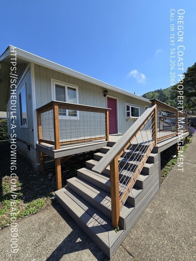 820 Driftwood Ln in Yachats, OR - Building Photo - Building Photo