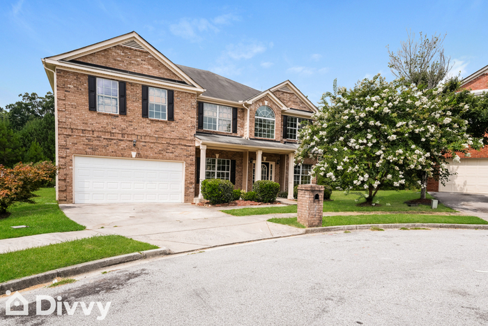 7259 Flint Way in Stonecrest, GA - Foto de edificio