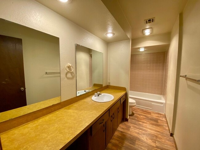 2102 W Pine Ave in Enid, OK - Building Photo - Building Photo