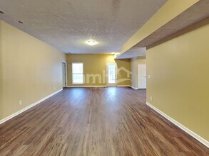 435 Rocky Crest Dr in Gallatin, TN - Foto de edificio - Building Photo