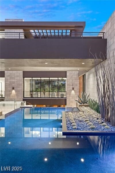 4 Soaring Bird Ct in Las Vegas, NV - Building Photo