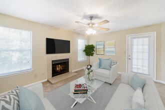 Herons Point Apartments in Virginia Beach, VA - Foto de edificio - Building Photo