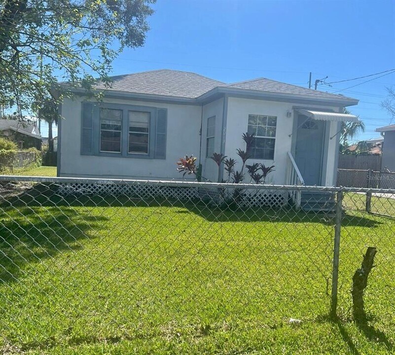 2013 Oceanview Pl in Tampa, FL - Building Photo