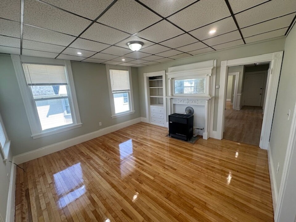 4 Hillside St in Worcester, MA - Building Photo