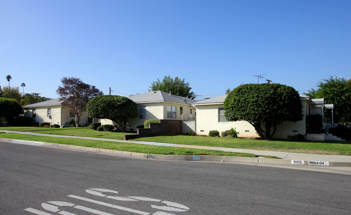 1002-1011 S Howard St in Corona, CA - Building Photo