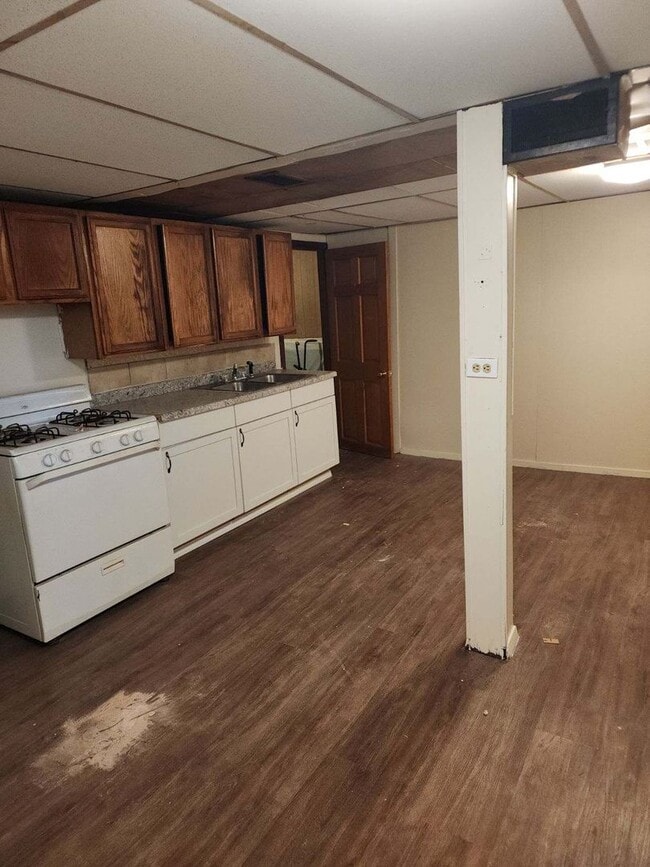 property at 422 N Cleburn St
