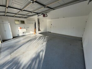 4230 W Grove Ct in Visalia, CA - Building Photo - Building Photo