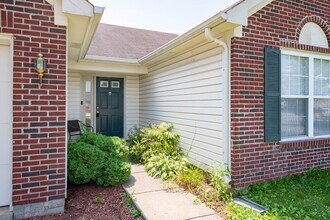 9661 Trail Dr in Avon, IN - Foto de edificio - Building Photo