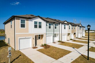 Beacon at Arbours Townhomes in Ruskin, FL - Building Photo - Building Photo