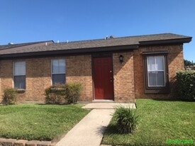 1512 Beaumont Rd in Baytown, TX - Building Photo