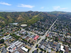 5853 Greenleaf Ave in Whittier, CA - Foto de edificio - Building Photo