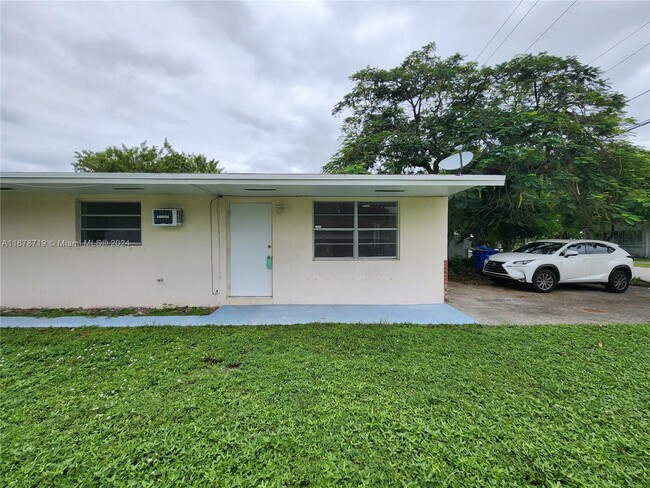 1512 N 19th Ave-Unit -1 in Hollywood, FL - Building Photo - Building Photo