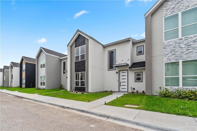 5516 N Crown Pt in Pharr, TX - Foto de edificio - Building Photo