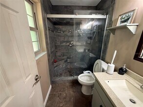 5 NW 28th Terrace in Gainesville, FL - Building Photo - Building Photo