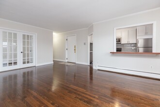 261 Beacon St, Unit 70 in Boston, MA - Building Photo - Building Photo