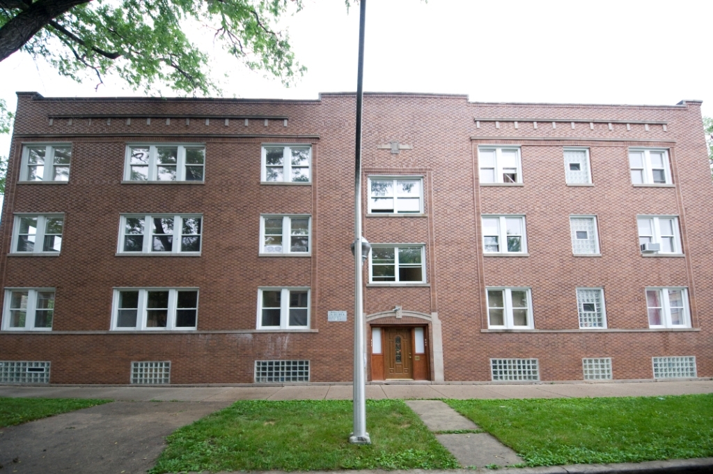 3104 W Ainslie St in Chicago, IL - Building Photo