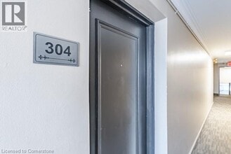 110 S Forster Park Dr in Oakville, ON - Building Photo - Building Photo