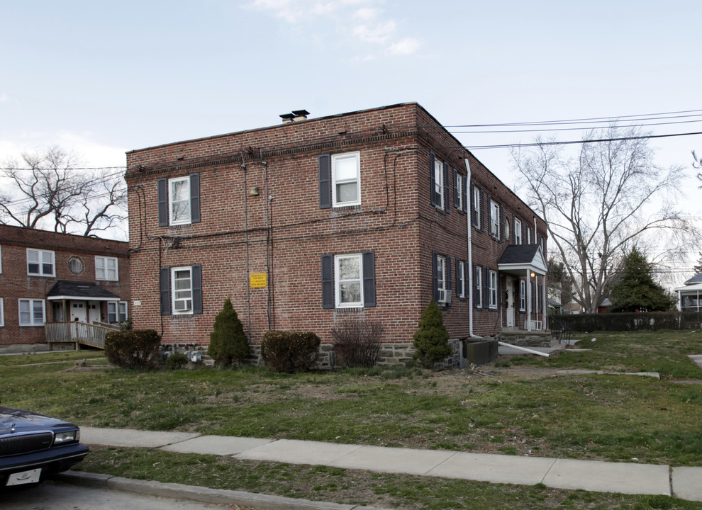 322 Morris Ave in Crum Lynne, PA - Foto de edificio