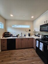 275 Ipswich St, Unit 261A in Gladstone, OR - Building Photo - Building Photo