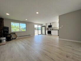 17612 80th Ct NE, Unit 3 in Kenmore, WA - Building Photo