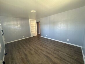 8600 Stella Ave in Berkeley, MO - Building Photo - Building Photo