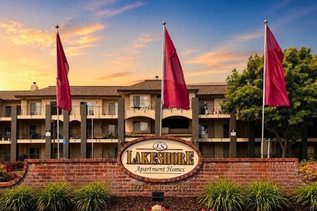 Lakeshore Apartments - Lake Views!
