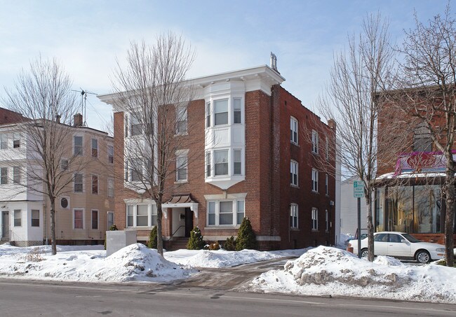 401 Franklin Pl in Hartford, CT - Foto de edificio - Building Photo