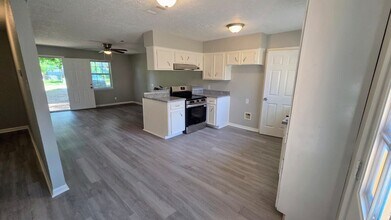 11823 Stonehedge Dr in Conroe, TX - Foto de edificio - Building Photo