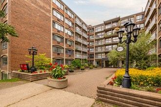 Z-PC in Montréal, QC - Building Photo - Building Photo