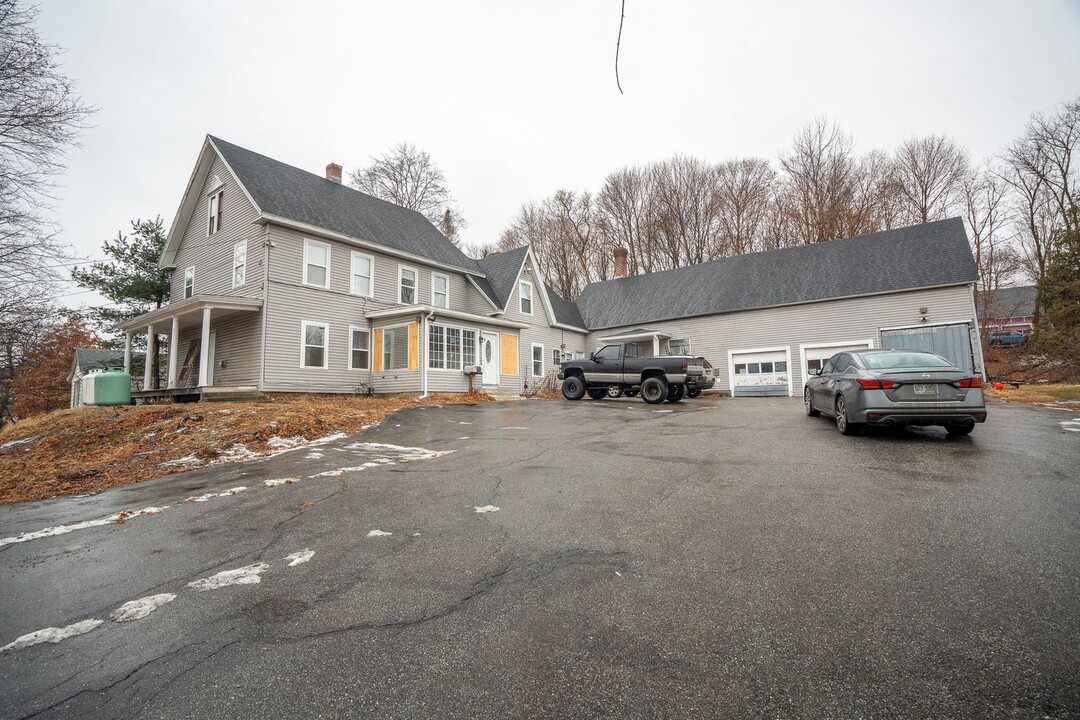 211 North St-Unit -3 in Claremont, NH - Foto de edificio