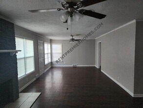 2413 Hillview Dr in Fort Worth, TX - Building Photo - Building Photo