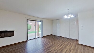 N76-W14535 Market Dr in Menomonee Falls, WI - Foto de edificio - Building Photo