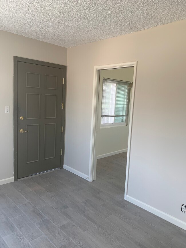 1915 N Hollywood Way Rentals in Burbank, CA