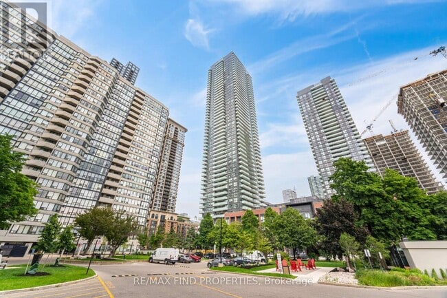 430-1430 Square One Dr in Mississauga, ON - Building Photo - Building Photo