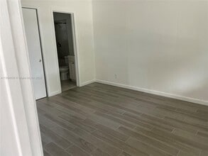1095 N 59th Ave in Hollywood, FL - Building Photo - Building Photo