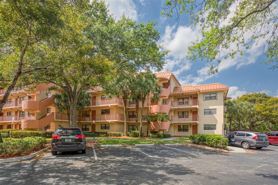 7401 NW 16th St in Plantation, FL - Building Photo