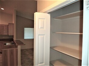 544 N Locust Ave in Kuna, ID - Foto de edificio - Building Photo