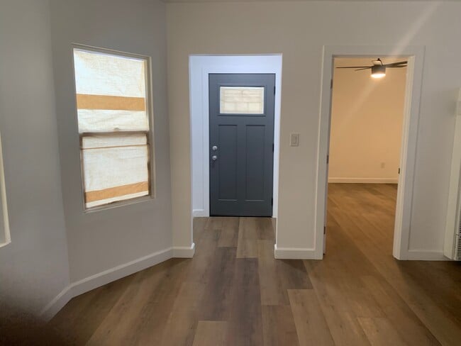 1227 E 7th St in Long Beach, CA - Foto de edificio - Building Photo