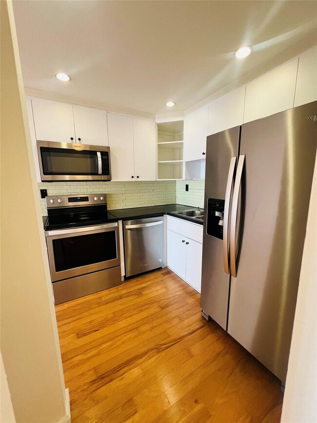 600 NE 25th St in Miami, FL - Building Photo - Building Photo