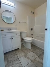 425 Hyland Dr in Salinas, CA - Foto de edificio - Building Photo