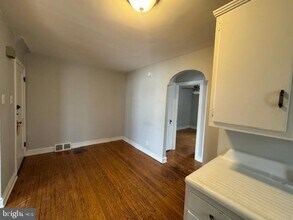 7341 Oxford Ave in Philadelphia, PA - Building Photo - Building Photo