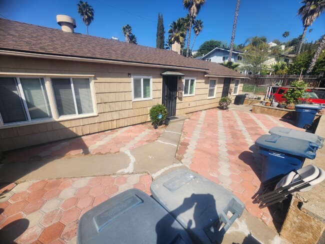 910 Park Hill Dr in Escondido, CA - Building Photo - Building Photo