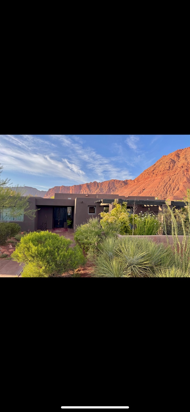 384 W Brittlebush Way in Ivins, UT - Foto de edificio - Building Photo