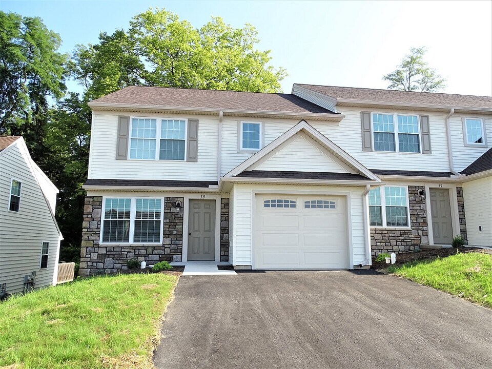 39 Maize Cir in Elizabethtown, PA - Building Photo