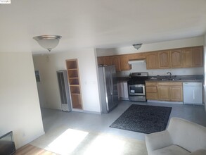 3532 San Leandro St in Oakland, CA - Building Photo - Building Photo