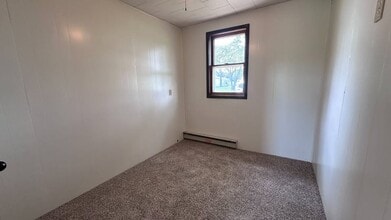 8244 Liberty Tree Rd in Iuka, IL - Building Photo - Building Photo